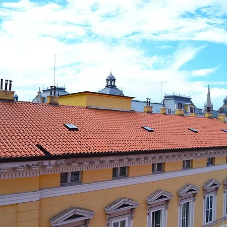 Colombia فندق ترييستي