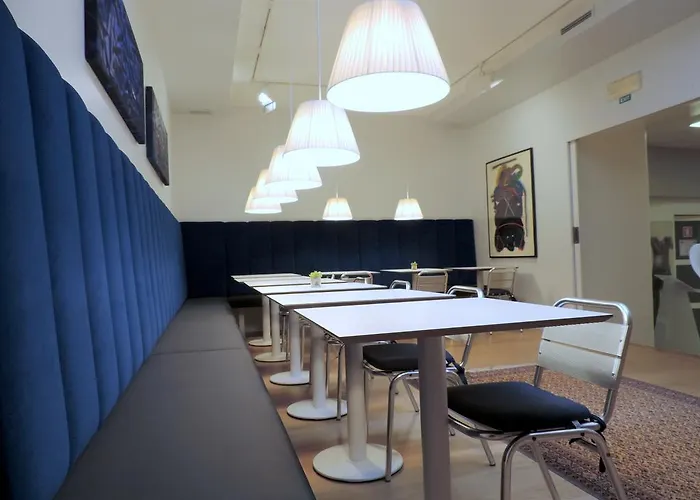 コロンビア ホテル 3*