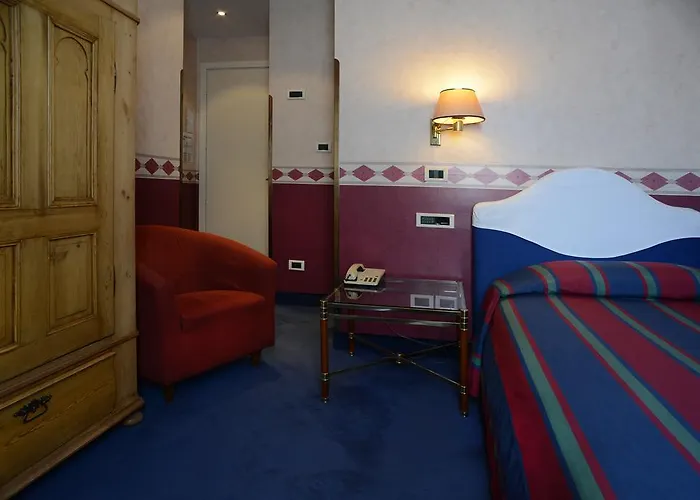 ホテル コロンビア 3*